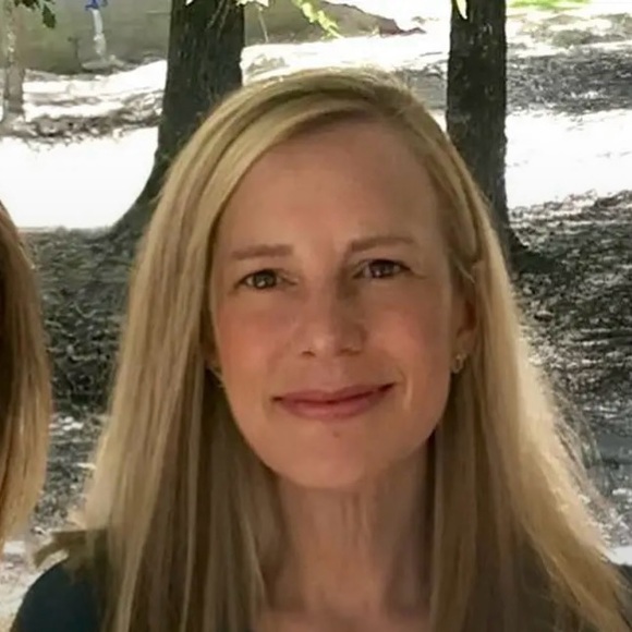 Meet your Posher, Jade - Picture 1 of 14